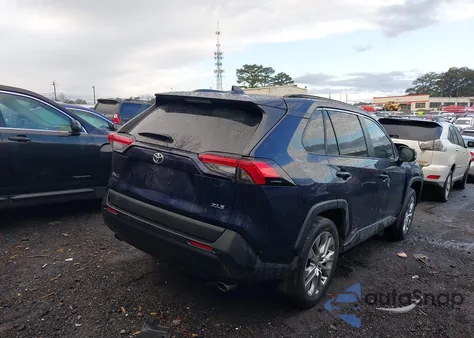 2021 Toyota Rav4 Xle Premium z USA, uszkodzony, nr VIN 2T3C1RFV9MW181036